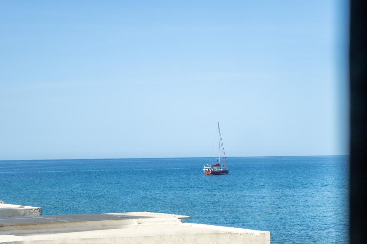 Akti Apollona *